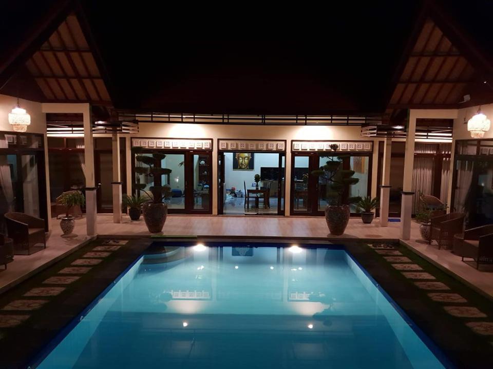 Mias Jungle House Hotel Lovina Exterior foto