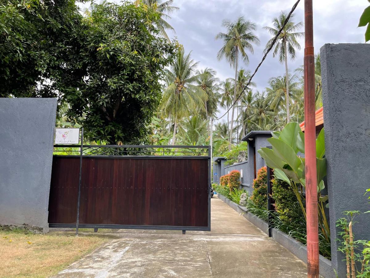Mias Jungle House Hotel Lovina Exterior foto